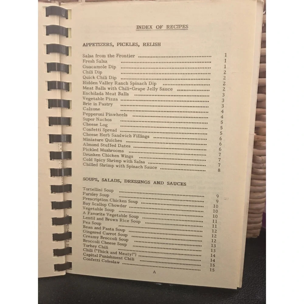 IPA Pilots‎ Wives Club Cookbook Louisville,  Kentucky 1993
